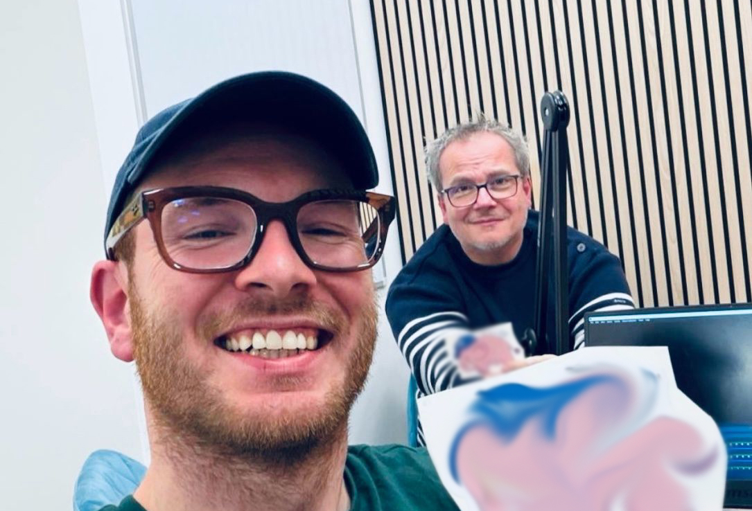Miki Plichta a Martin Hošek pri nahrávaní podcastu o Linkedine