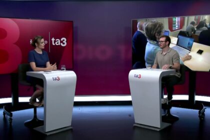 Miki Plichta® v štúdiu TA3 počas rozhovoru s Lenkou Buchlákovou o umelej inteligencii a osobnej značke