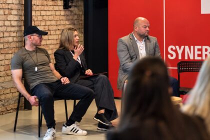 Panelová diskusia o trhu práce, nábore a AI na podujatí Synergie v Košiciach